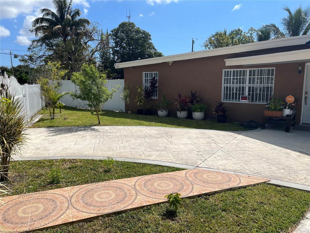 https://bt-photos.global.ssl.fastly.net/miami/1280_boomver_1_A12062916-2.jpg