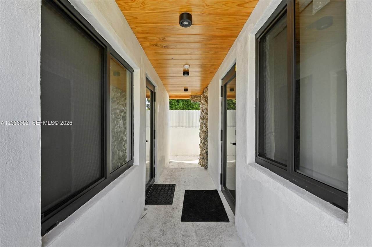 5152 6th St - Photo 1