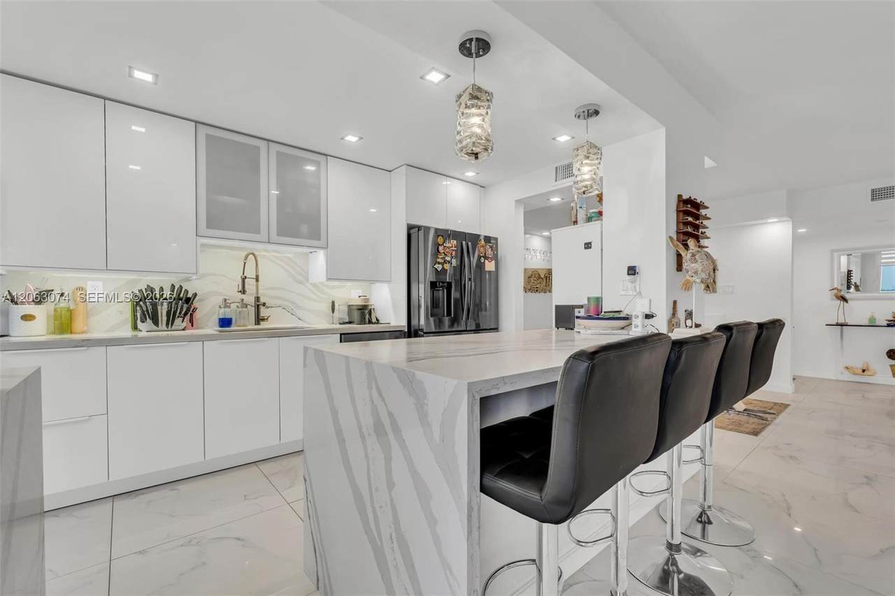 18071 Biscayne Blvd - Photo 1