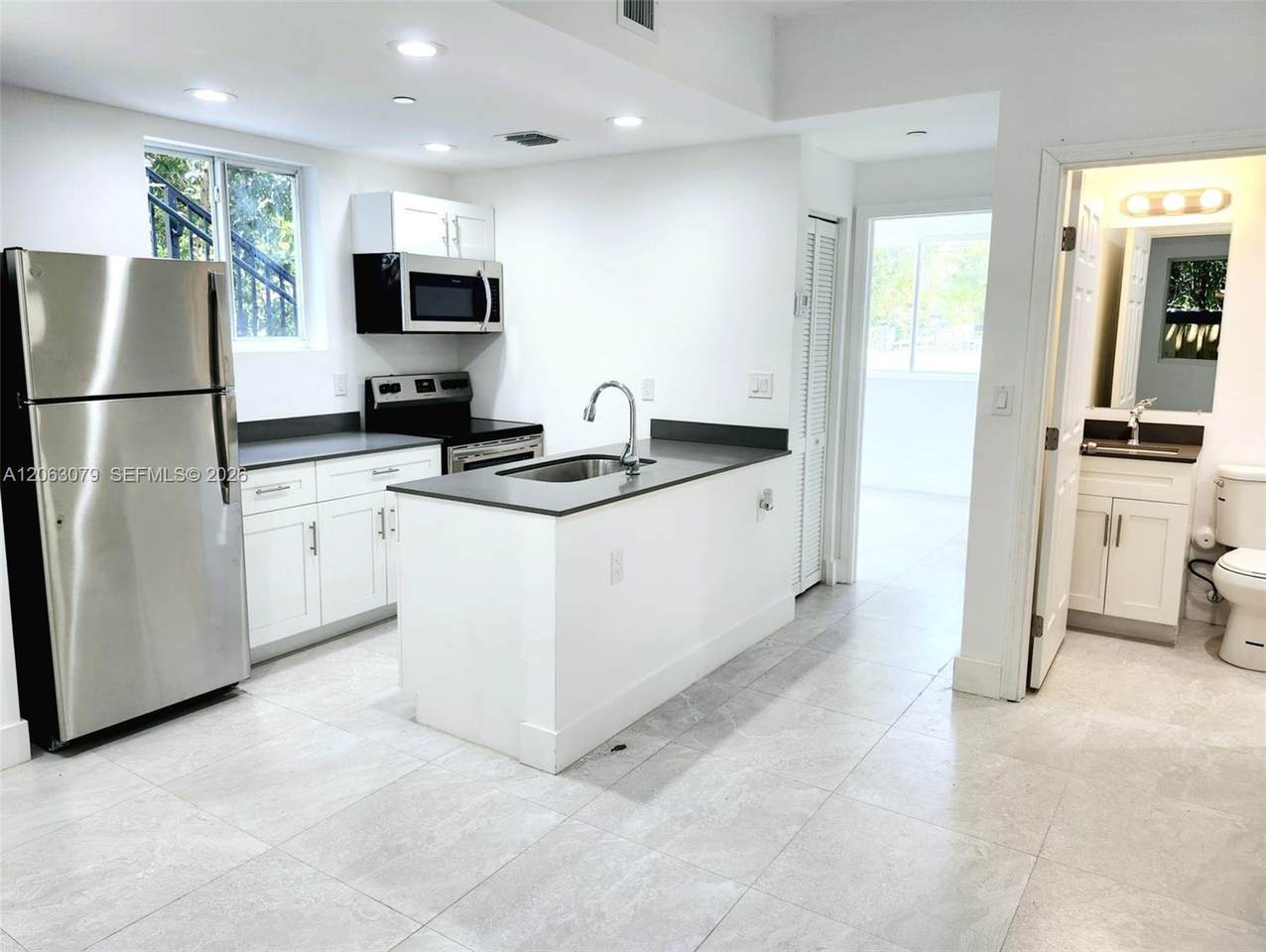 580 34th St - Photo 1