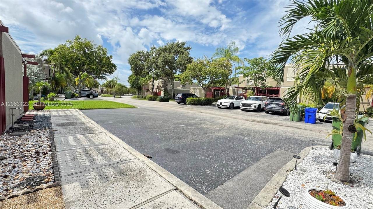 https://bt-photos.global.ssl.fastly.net/miami/1280_boomver_1_A12063123-2.jpg