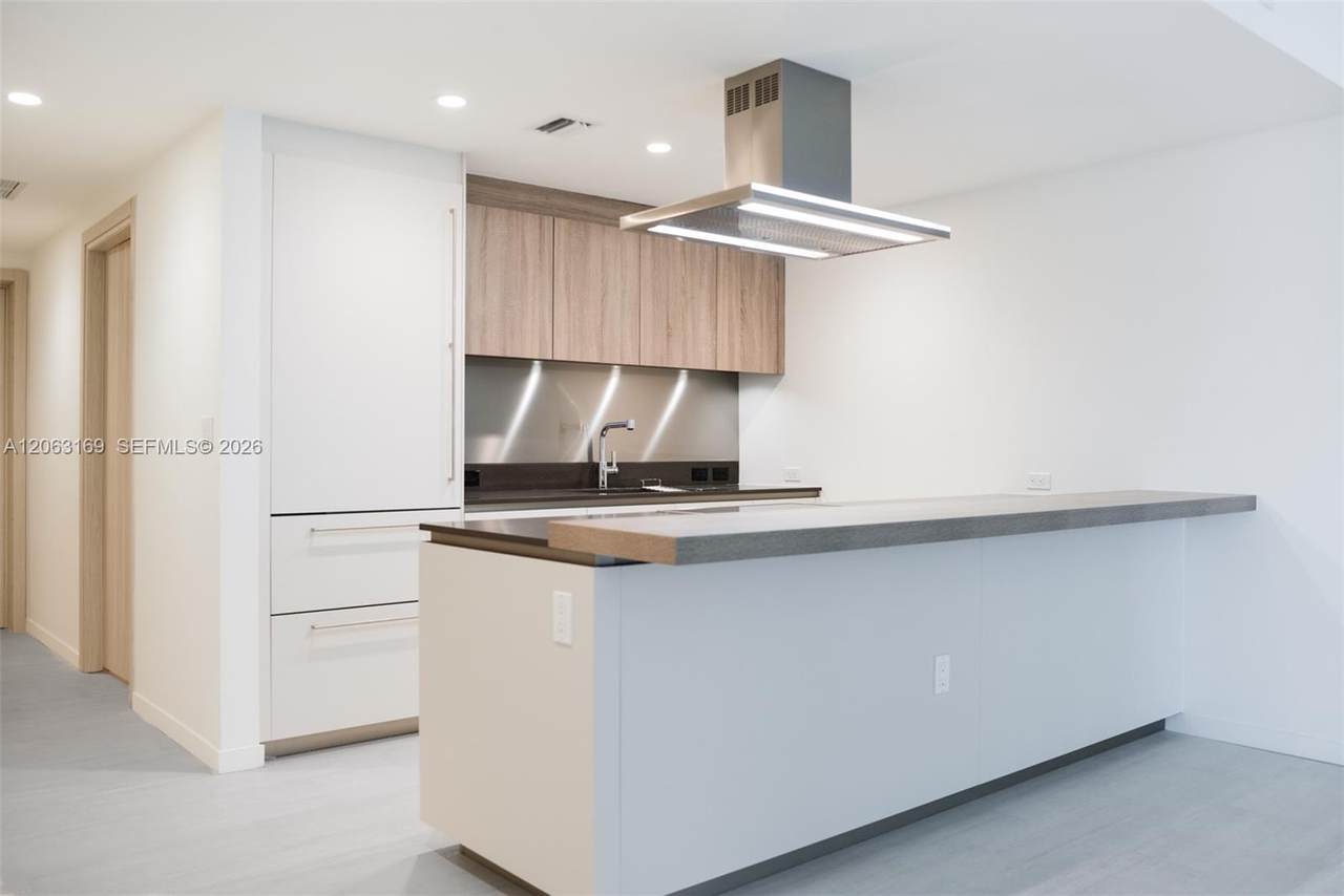 1000 Brickell Plz - Photo 1