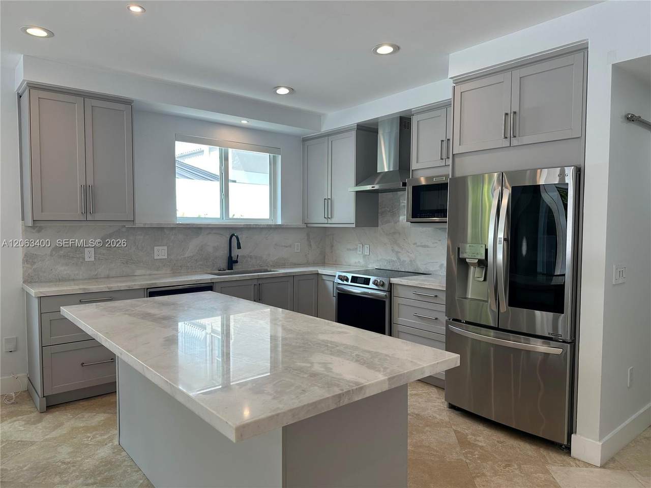 3160 Matilda St - Photo 1