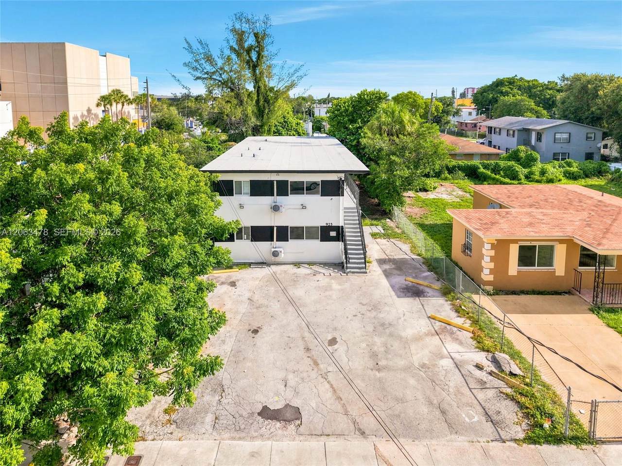 925 69th St - Photo 1