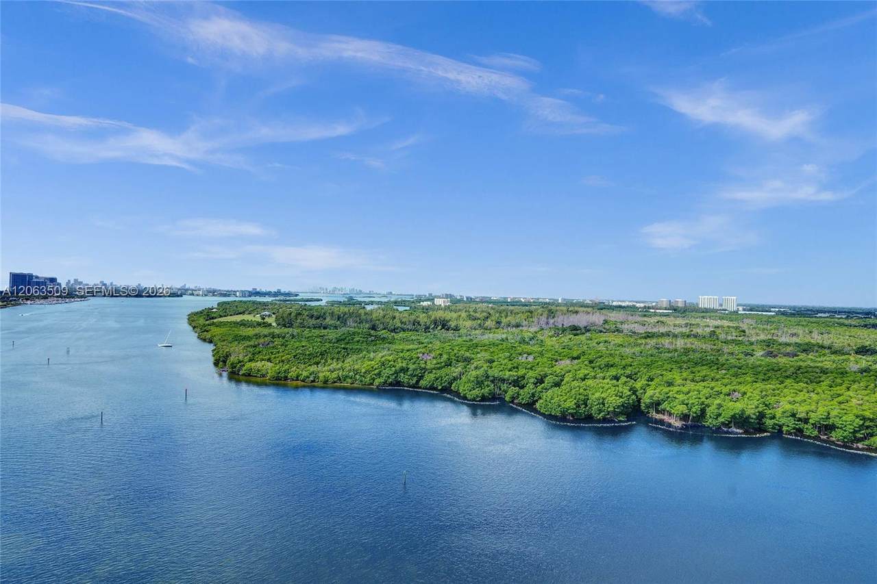 500 Bayview Dr - Photo 1