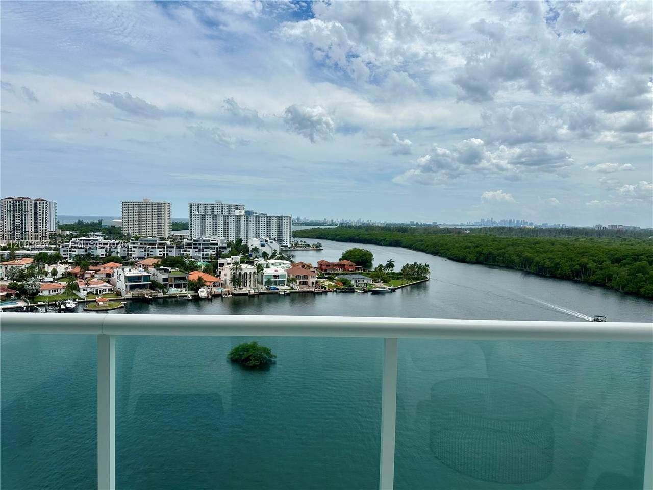 https://bt-photos.global.ssl.fastly.net/miami/orig_boomver_1_A12063667-2.jpg