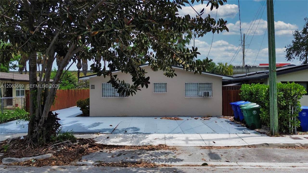 286 39th St - Photo 1