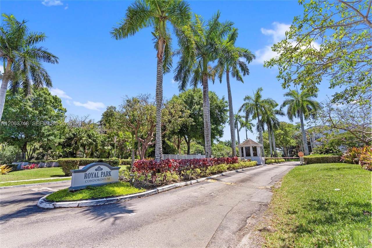 111 Royal Park Dr - Photo 1