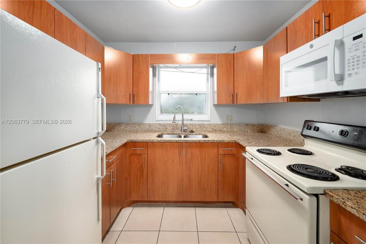 2683 Lakehaven Rd - Photo 1