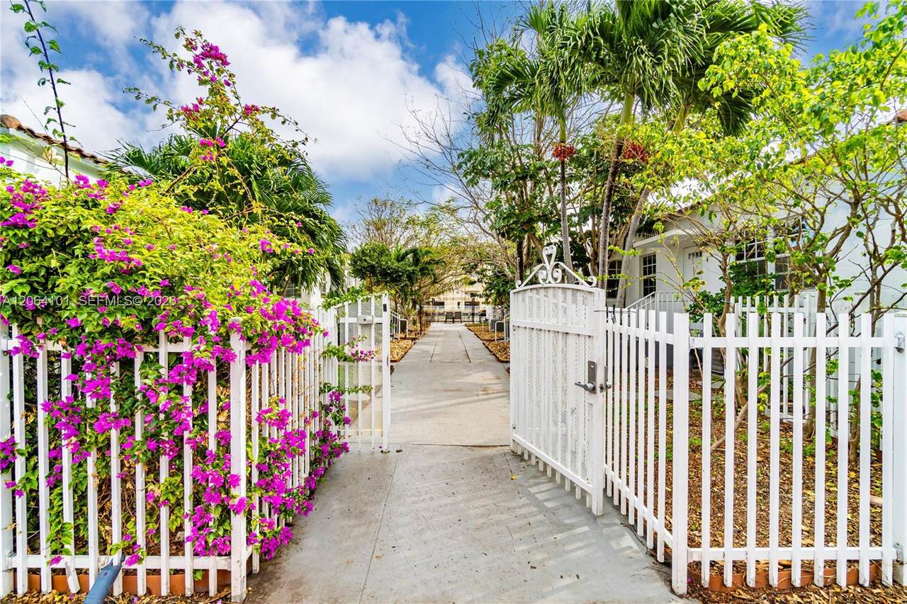 8335 Crespi Blvd - Photo 1