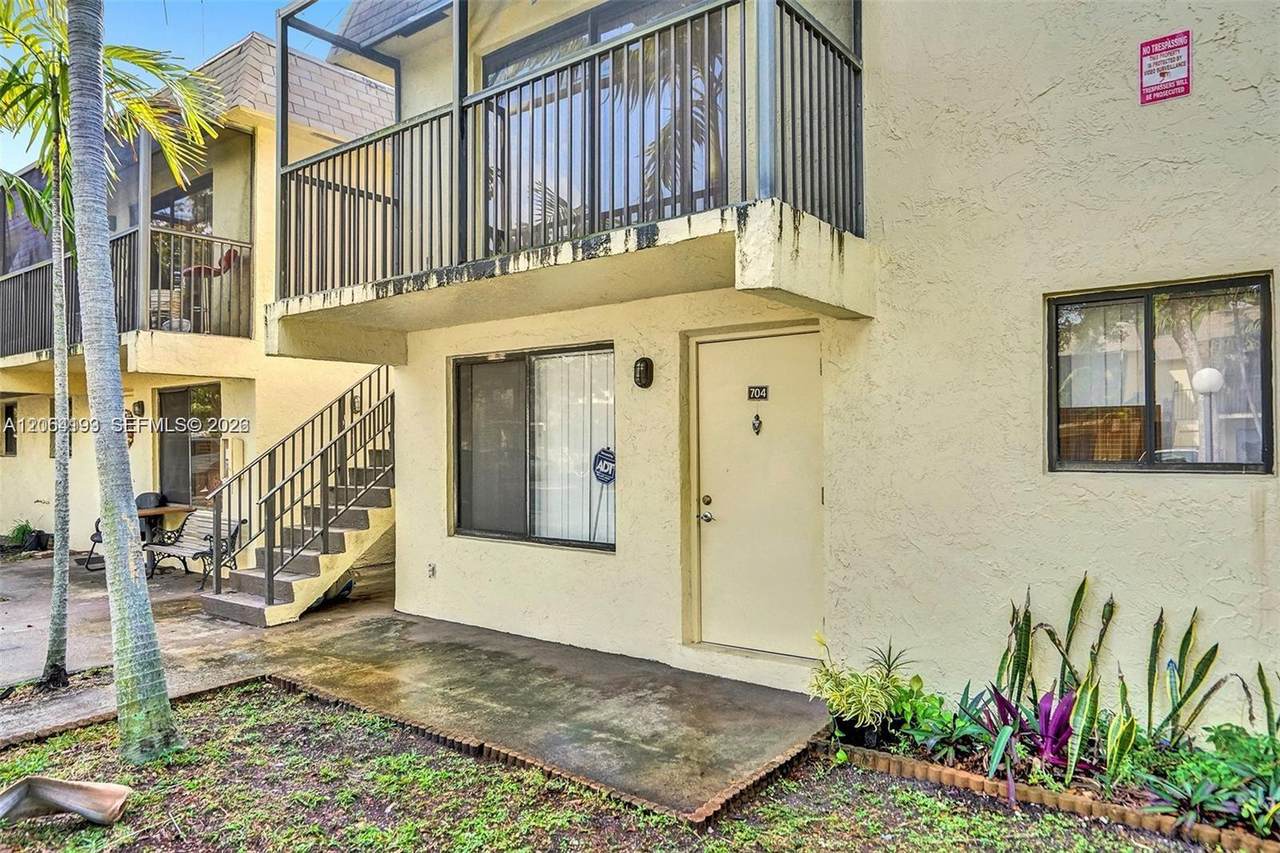 1065 Flagler Ave - Photo 1