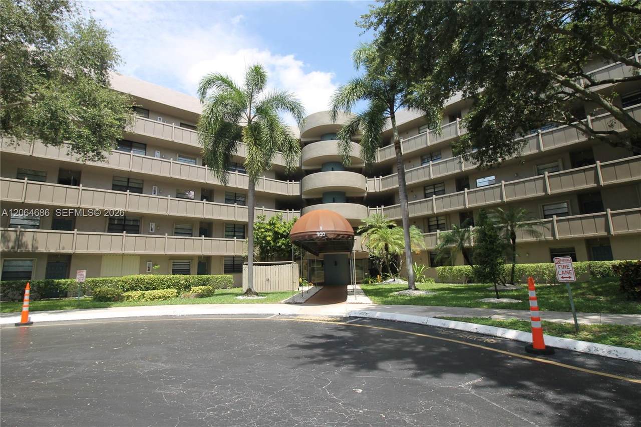 900 Colony Point Cir - Photo 1