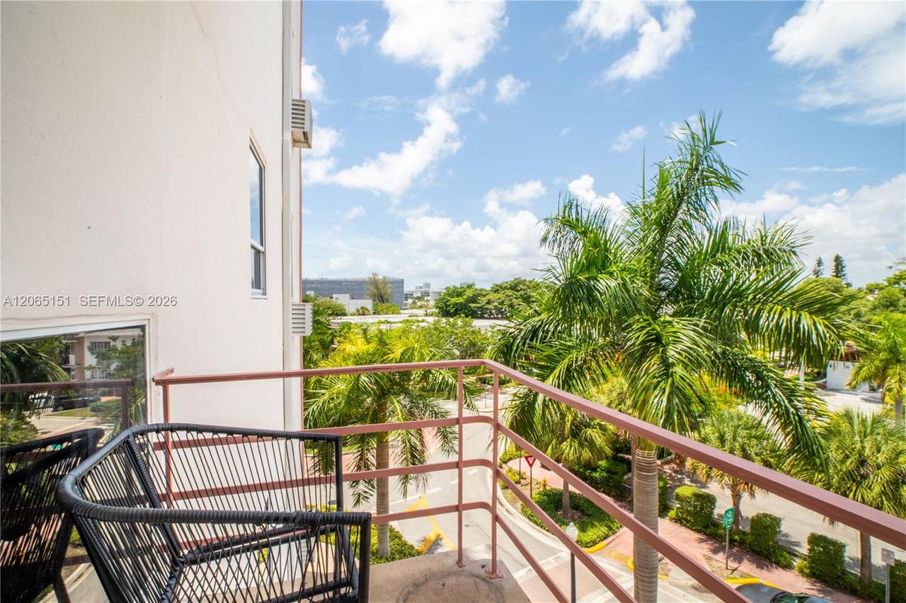 255 24th St - Photo 1