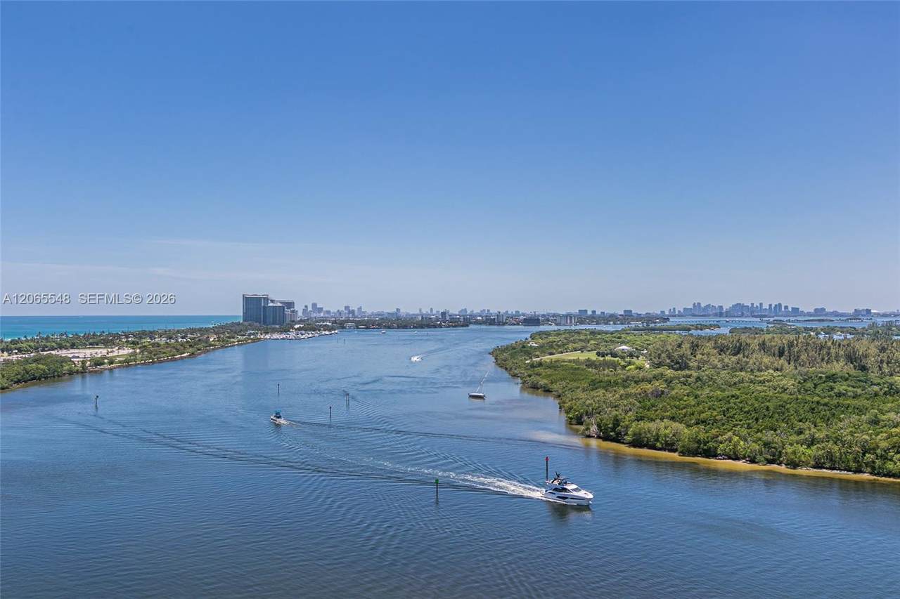 300 Bayview Dr - Photo 1