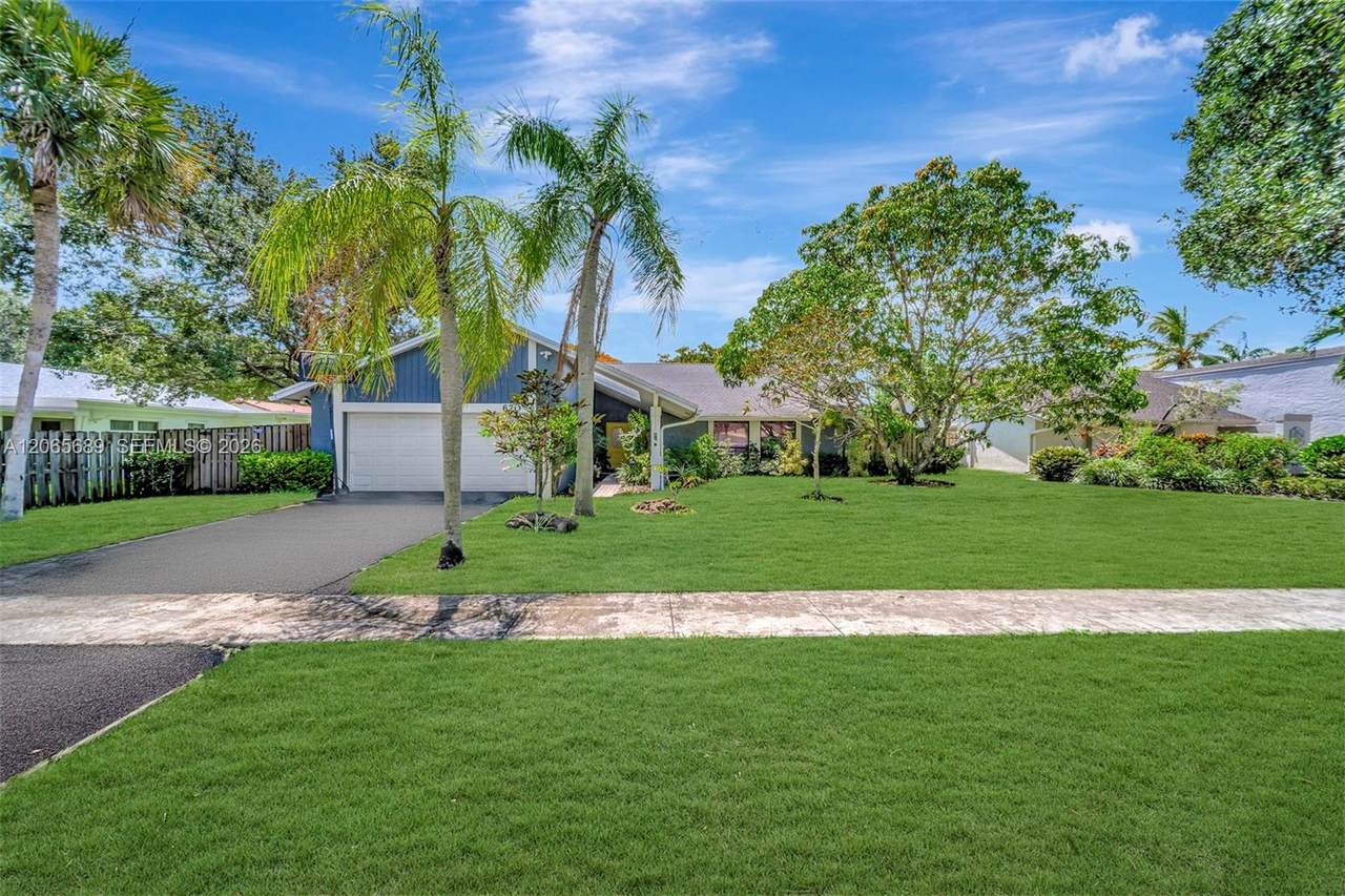 620 Plantation Cir - Photo 1