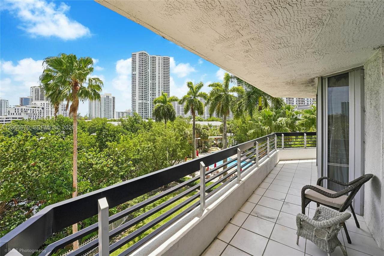 https://bt-photos.global.ssl.fastly.net/miami/1280_boomver_1_A12065970-2.jpg