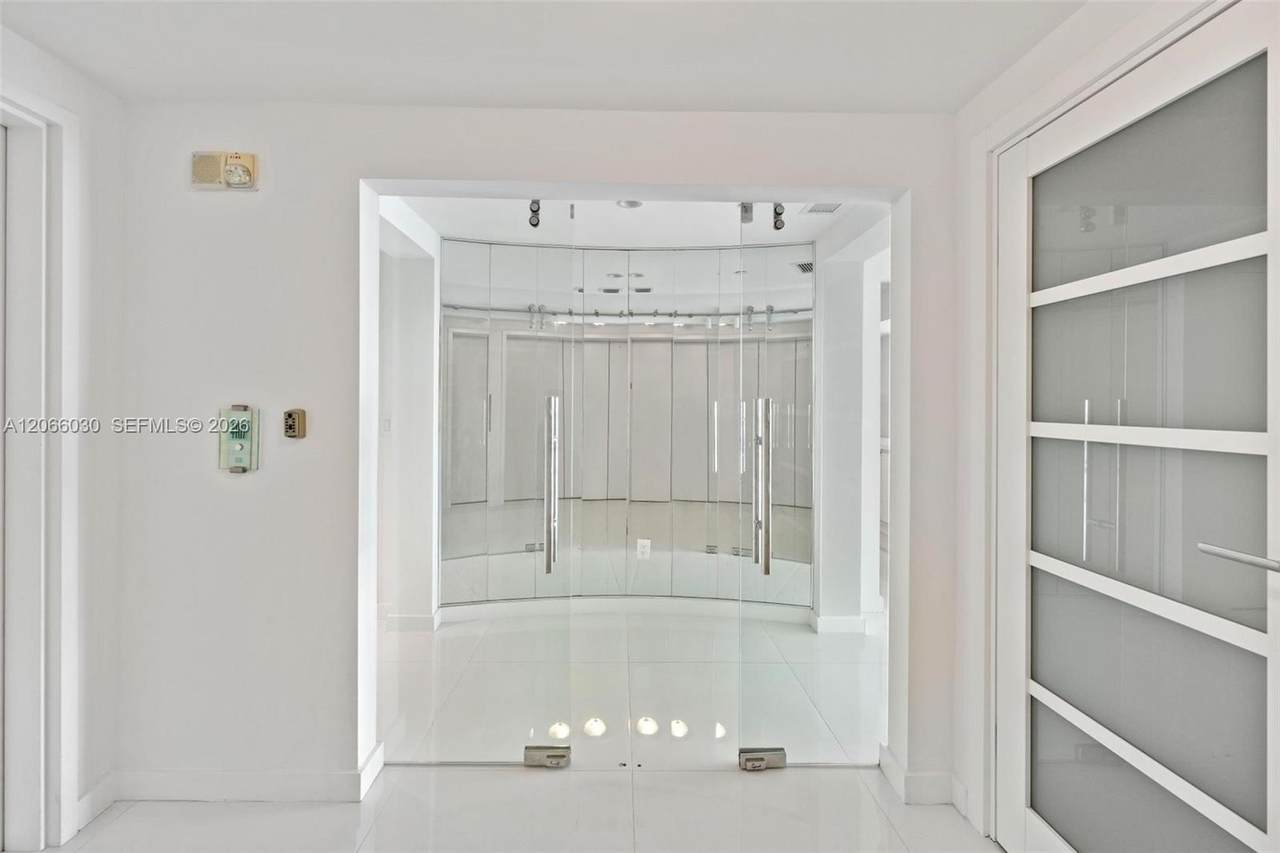 https://bt-photos.global.ssl.fastly.net/miami/1280_boomver_2_A12066030-2.jpg