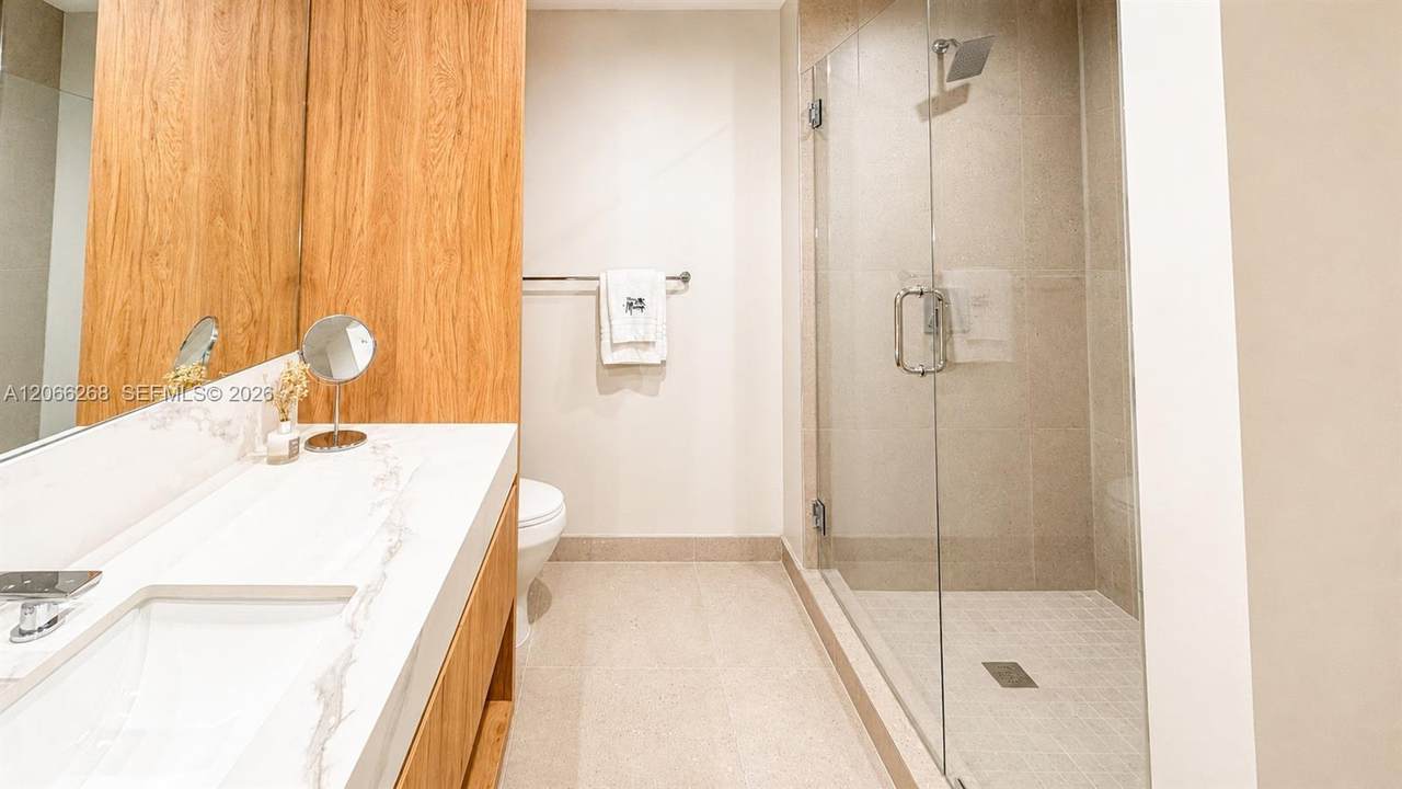 https://bt-photos.global.ssl.fastly.net/miami/1280_boomver_1_A12066268-2.jpg