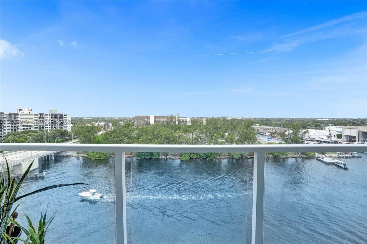 1401 Riverside Dr - Photo 1