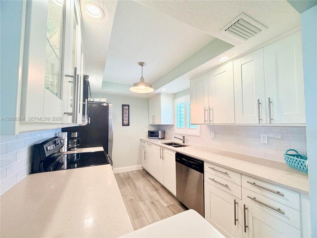 100 Silver Beach Ave - Photo 1