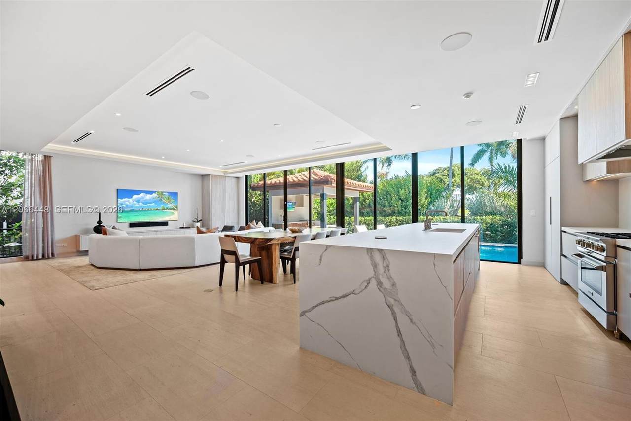 https://bt-photos.global.ssl.fastly.net/miami/1280_boomver_1_A12066448-2.jpg