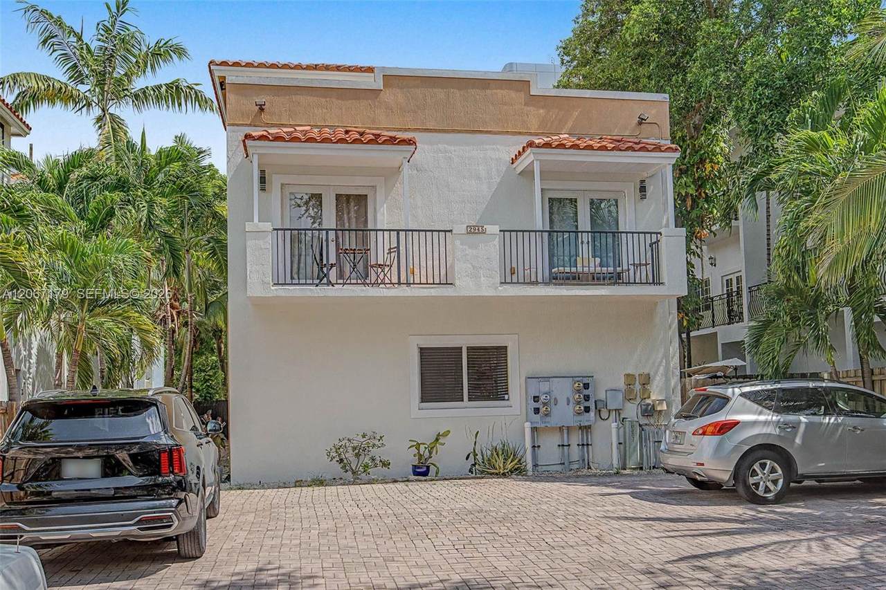 2945 Coconut Ave - Photo 1