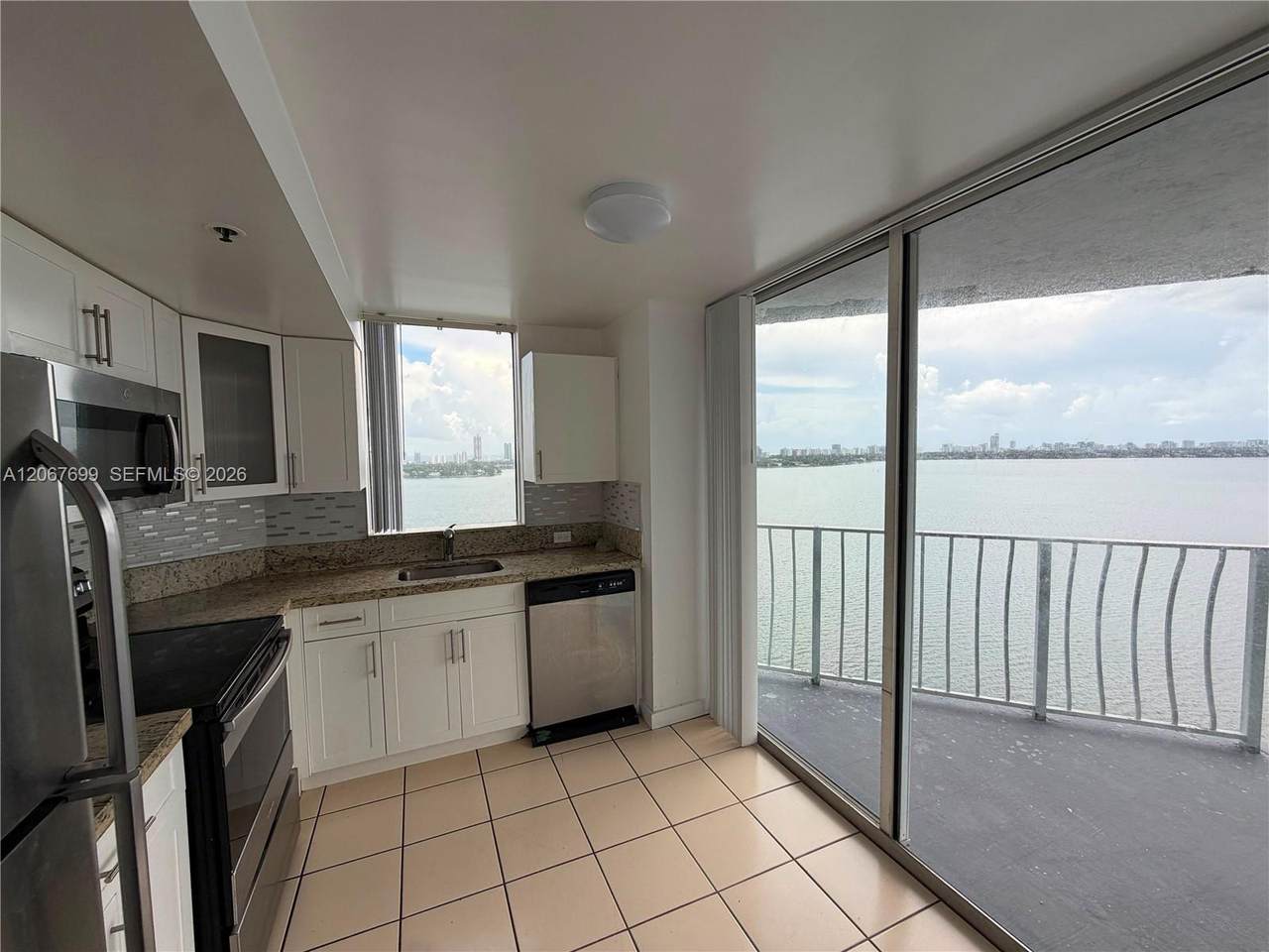 7601 Treasure Dr - Photo 1