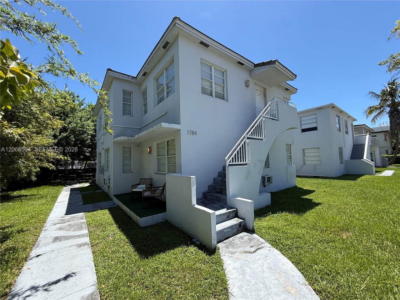 1784 Normandy Dr - Photo 1
