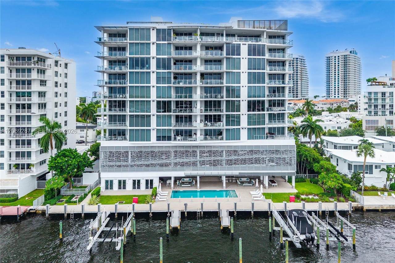 435 Bayshore Dr - Photo 1