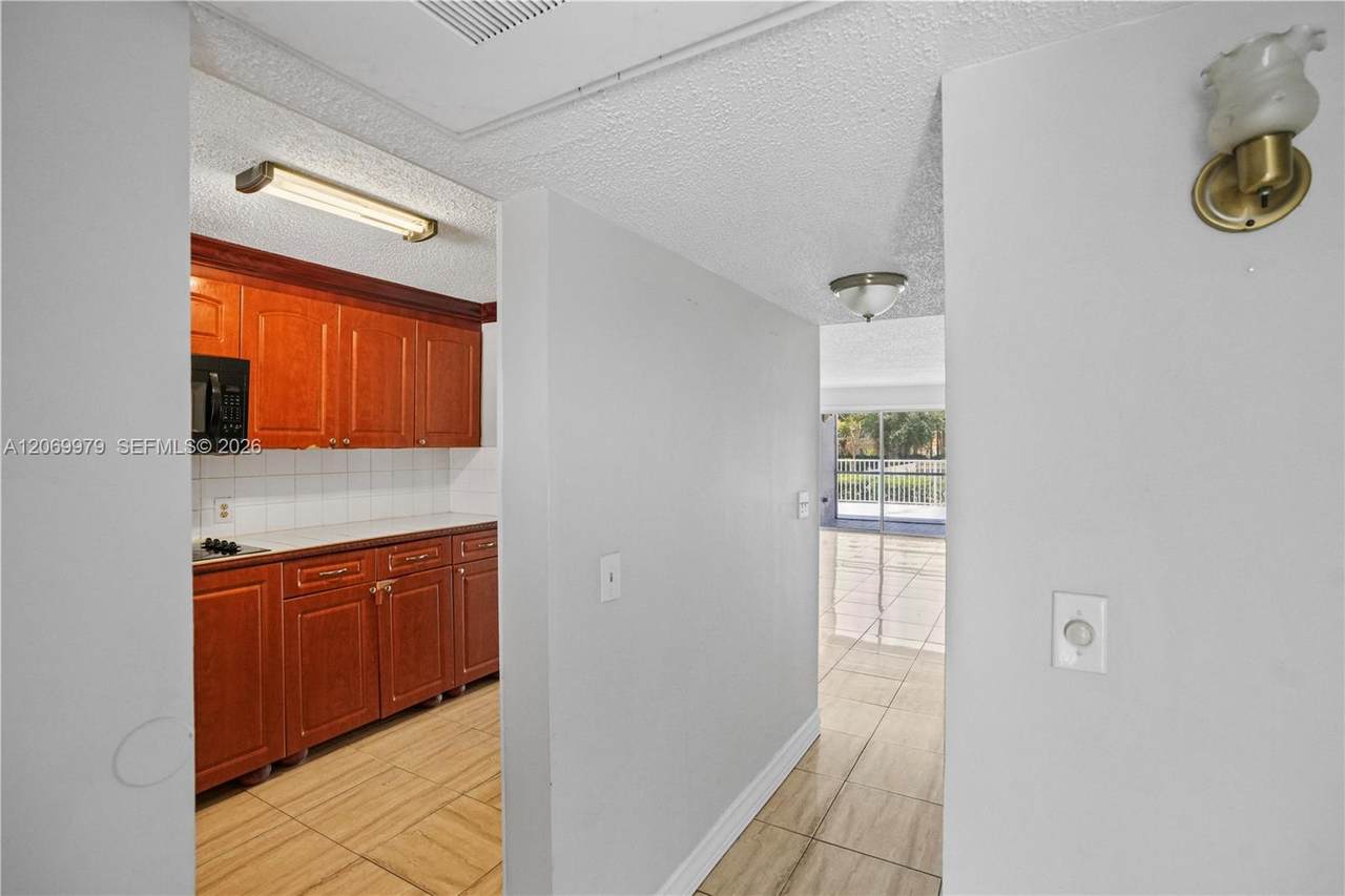 661 University Dr - Photo 1