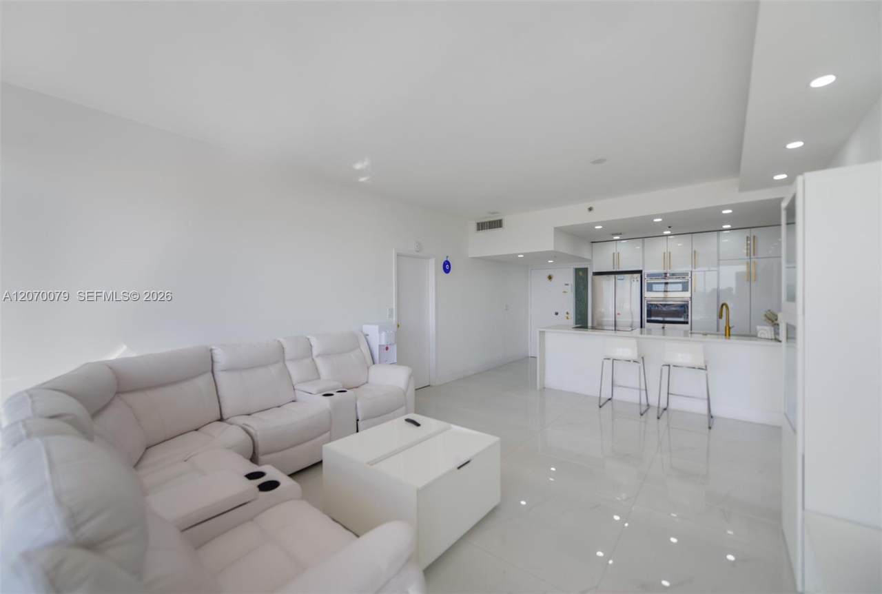 7601 Treasure Dr - Photo 1