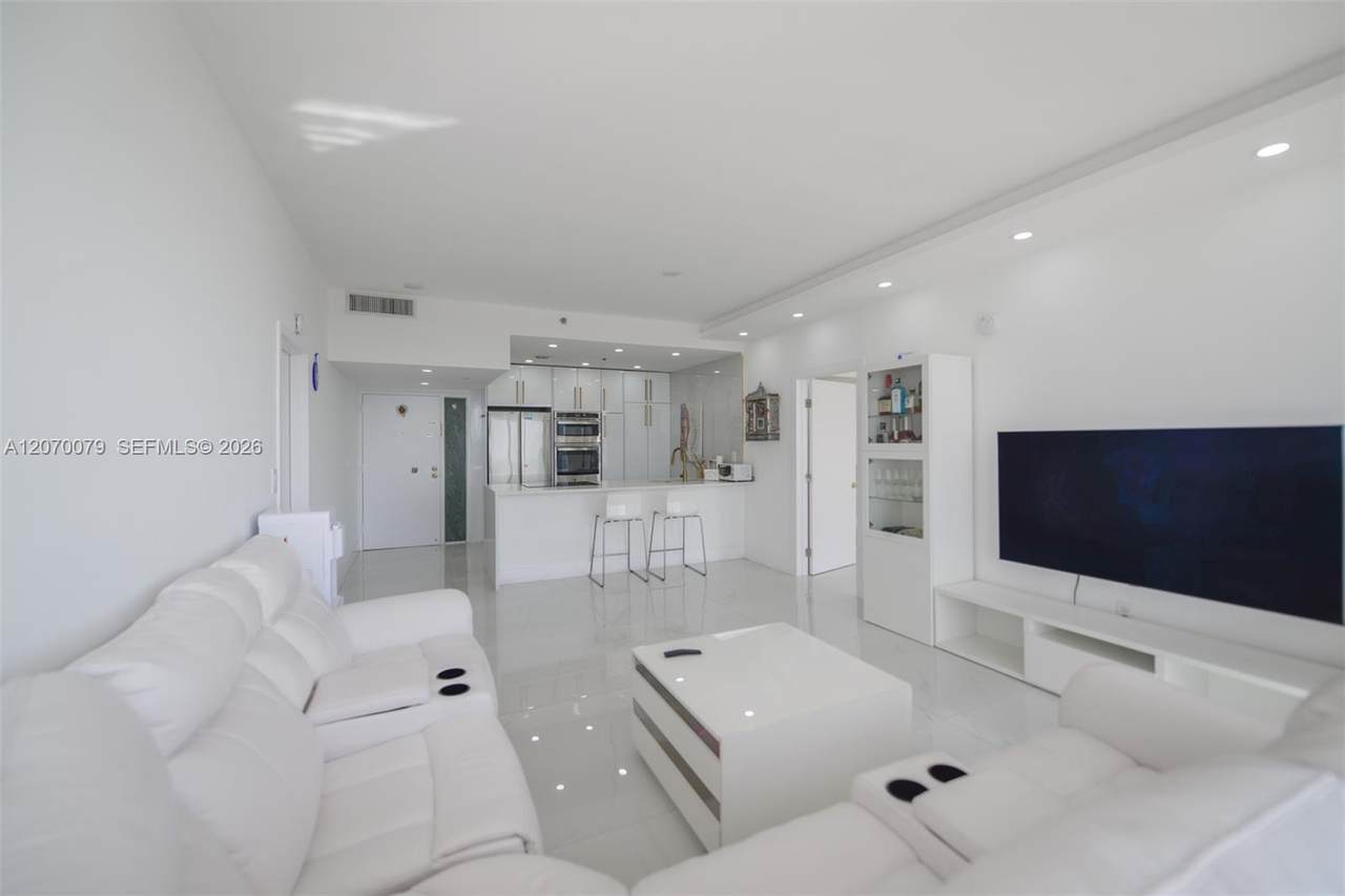 https://bt-photos.global.ssl.fastly.net/miami/1280_boomver_1_A12070079-2.jpg