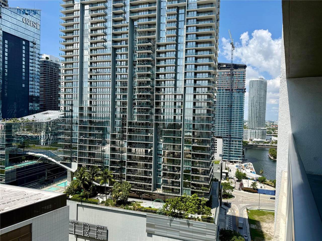 https://bt-photos.global.ssl.fastly.net/miami/1280_boomver_1_A12070588-2.jpg