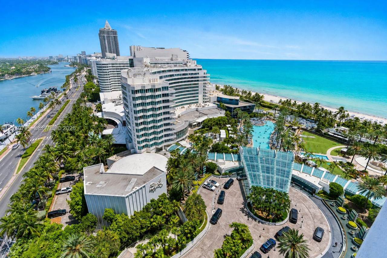 4401 Collins Ave - Photo 1