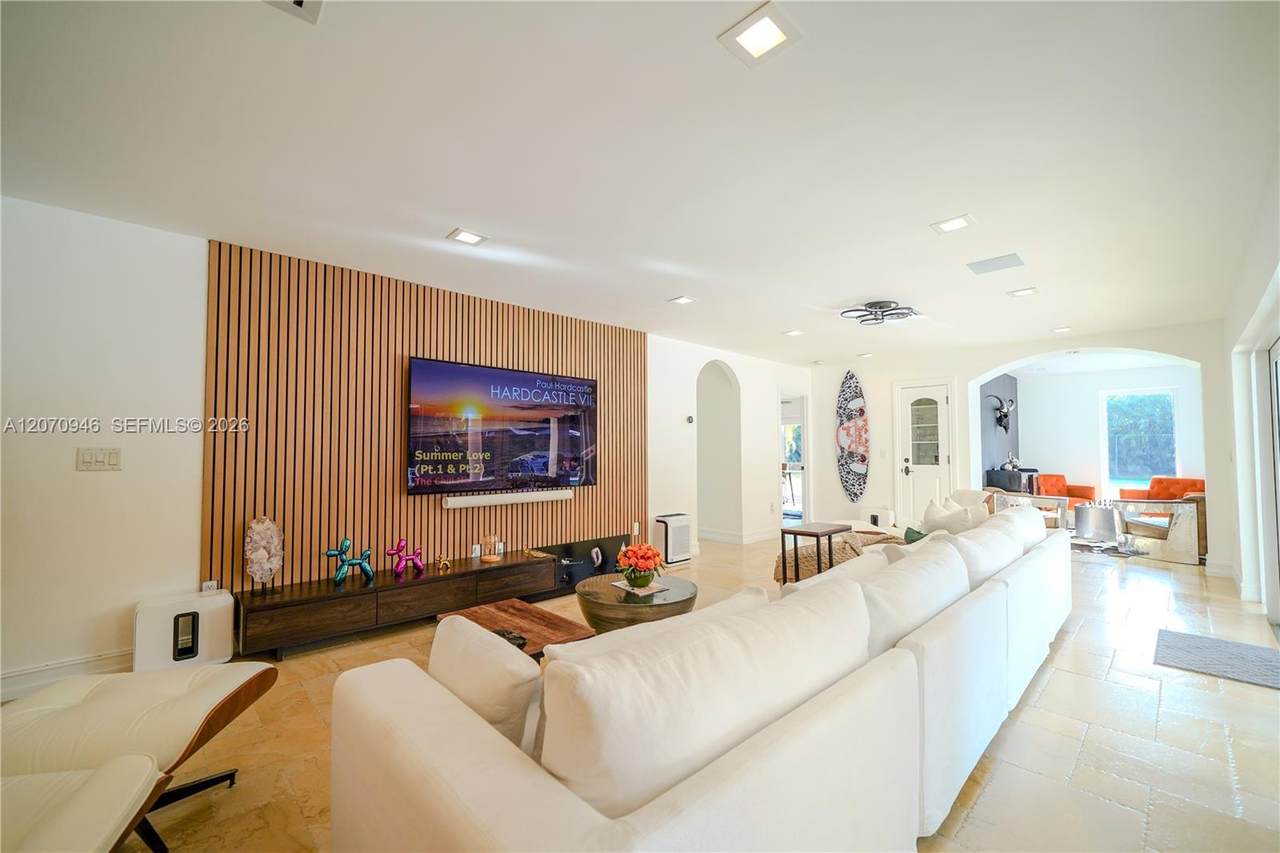 https://bt-photos.global.ssl.fastly.net/miami/1280_boomver_1_A12070946-2.jpg