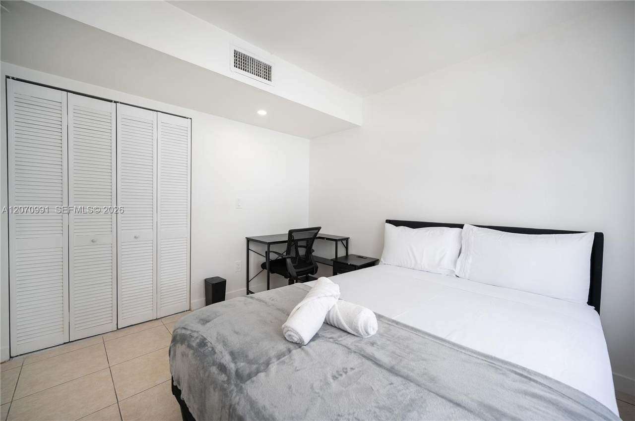 500 26th St - Photo 1