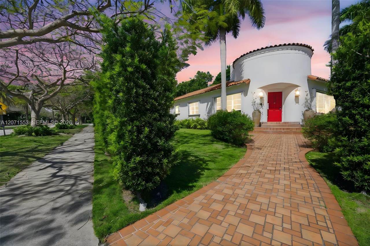 2300 Miami Ave - Photo 1