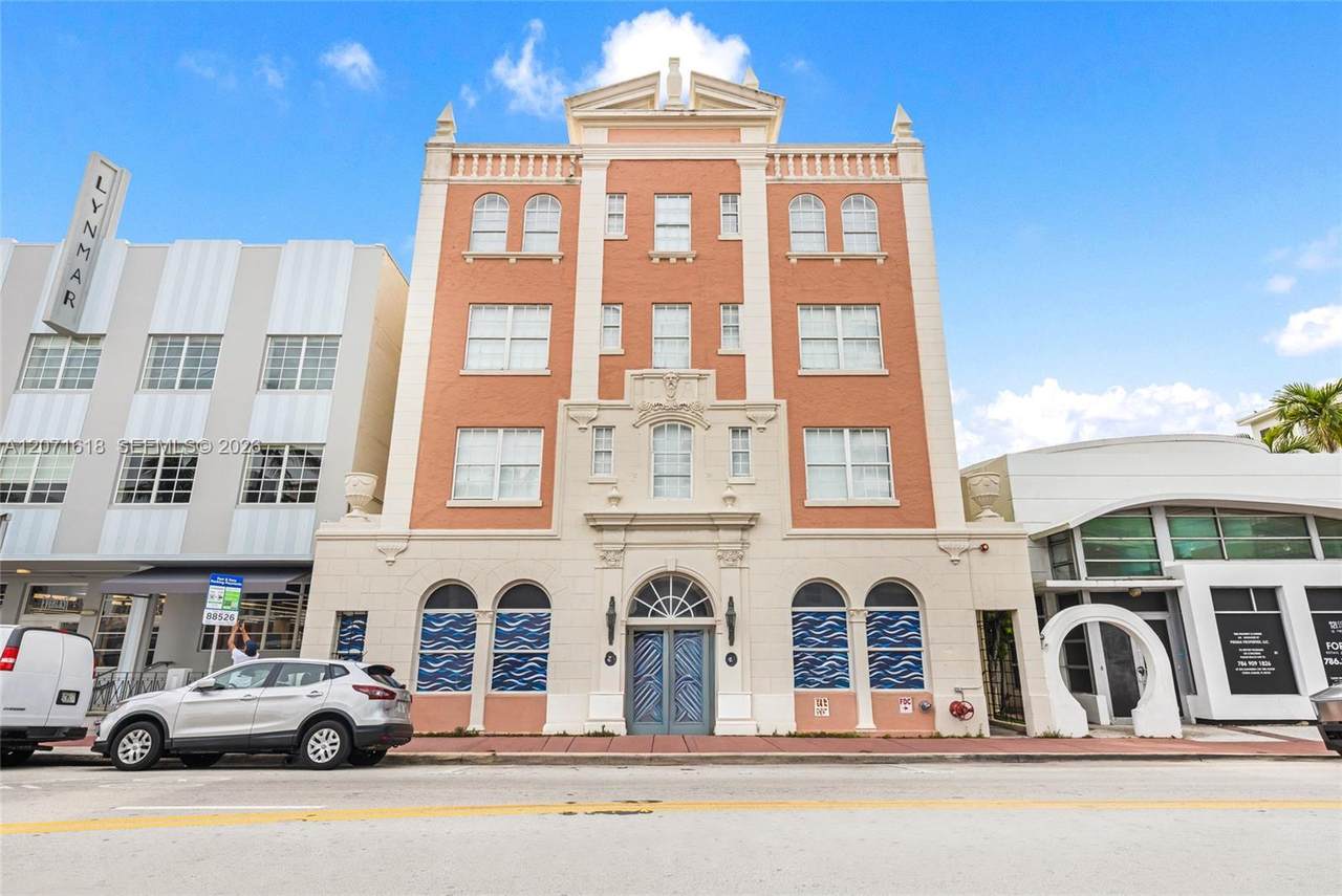 727 Collins Ave - Photo 1