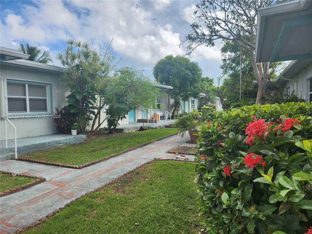 1239 Marseille Dr - Photo 1