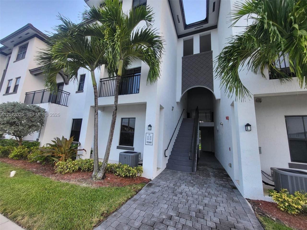 https://bt-photos.global.ssl.fastly.net/miami/1280_boomver_1_A12072025-2.jpg