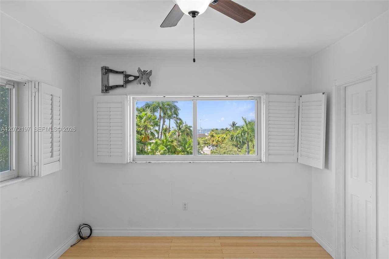 2539 Bayshore Dr - Photo 1