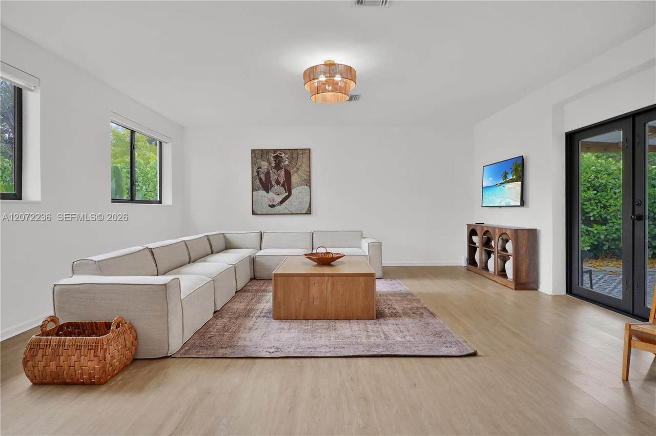 125 150th St - Photo 1