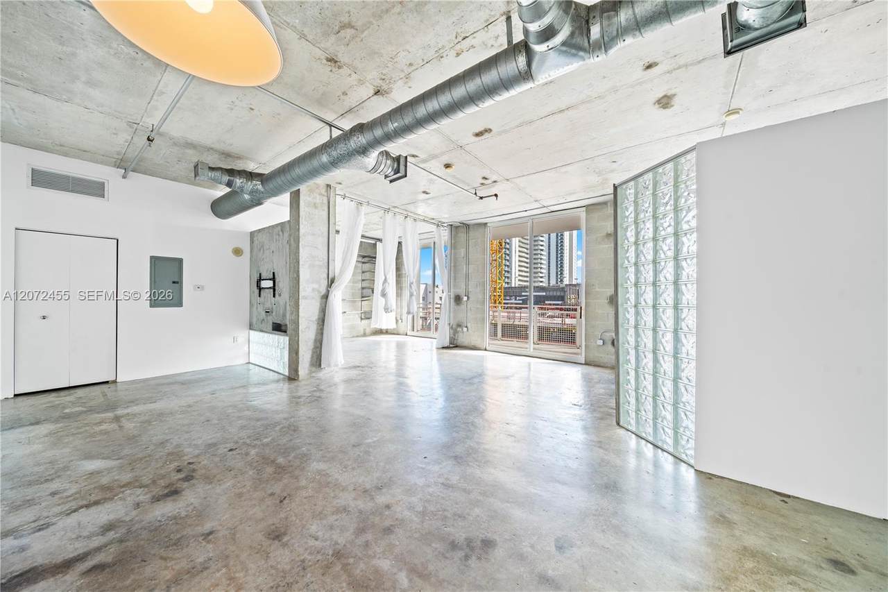 444 30th St - Photo 1