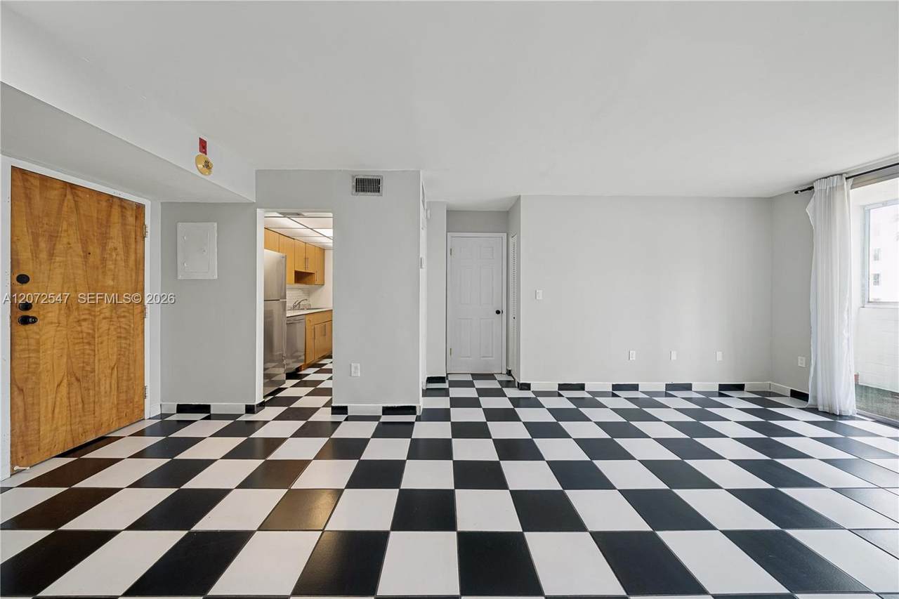 5055 7th St - Photo 1