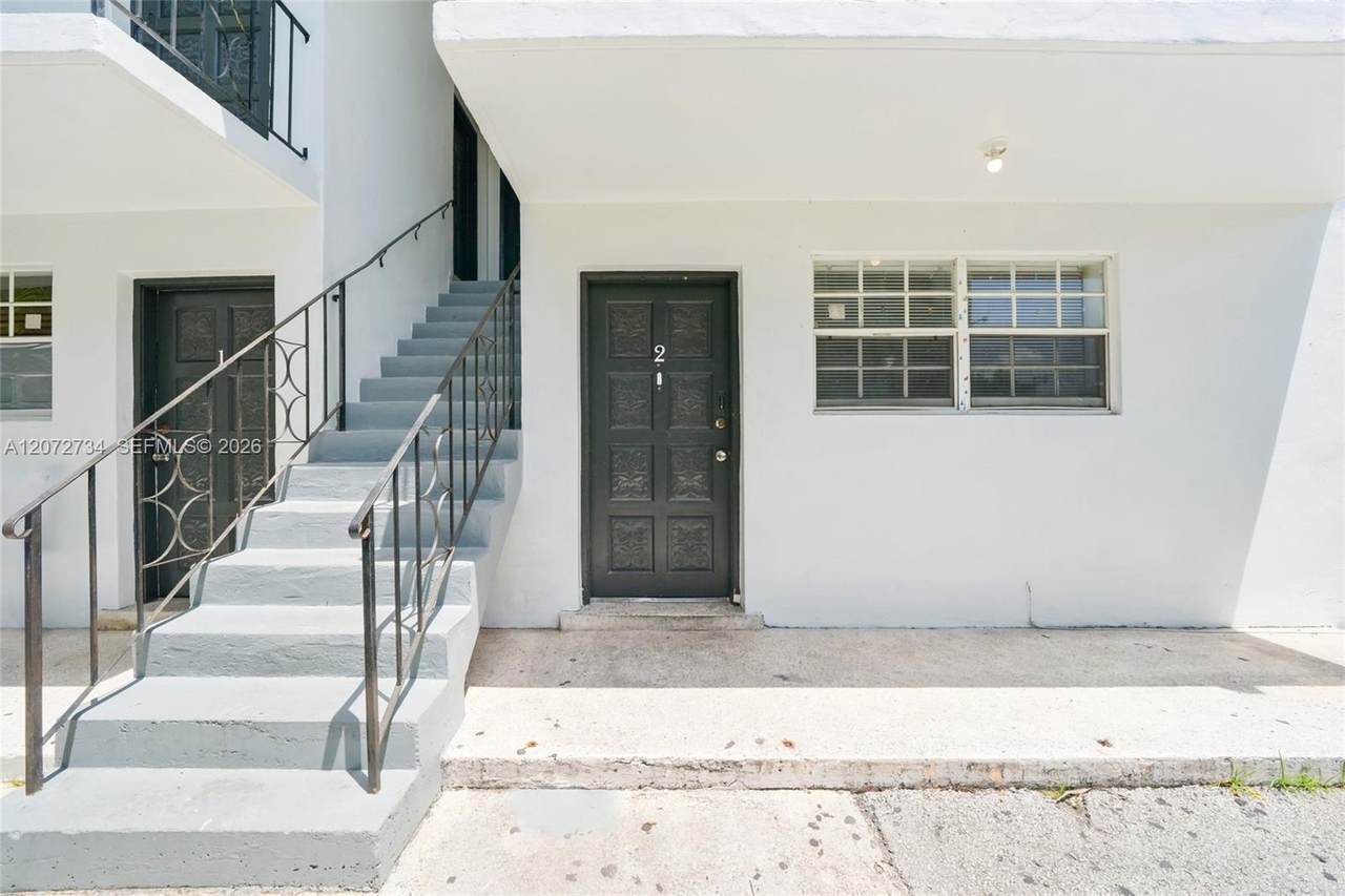 219 10th Ave - Photo 1