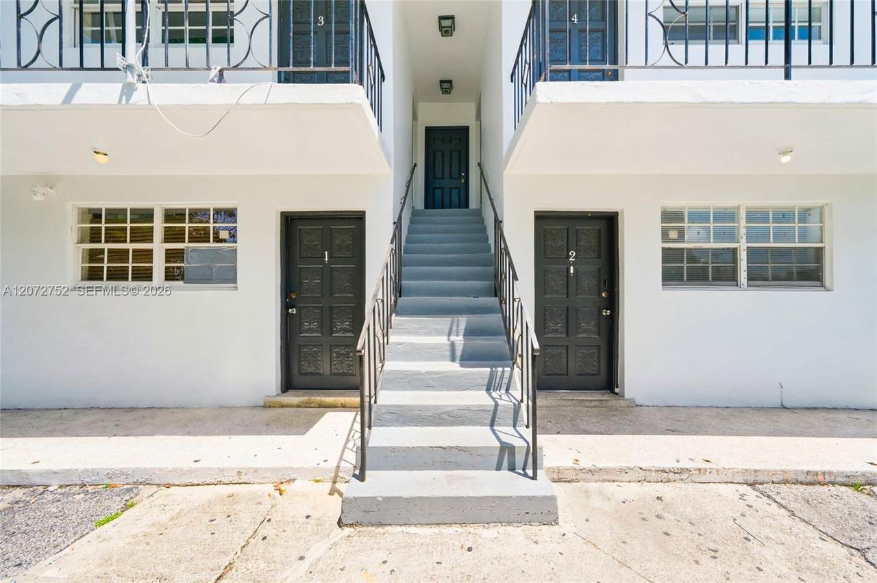 219 10th Ave - Photo 1