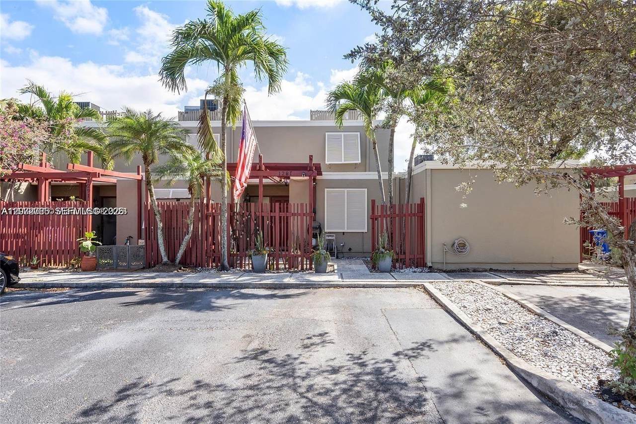 1281 Fairway Rd - Photo 1
