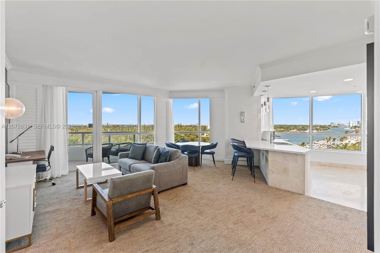 4401 Collins Ave - Photo 1