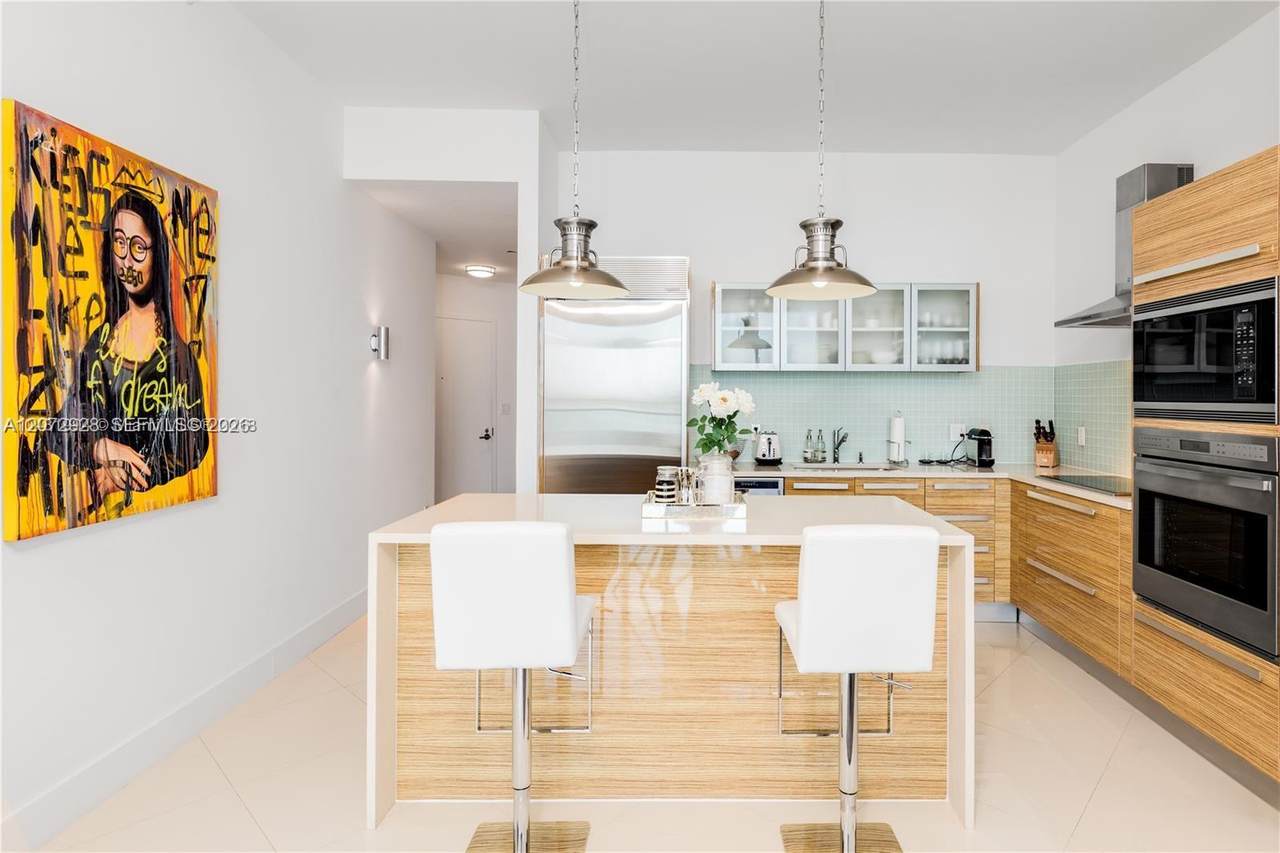 2020 Bayshore Dr - Photo 1