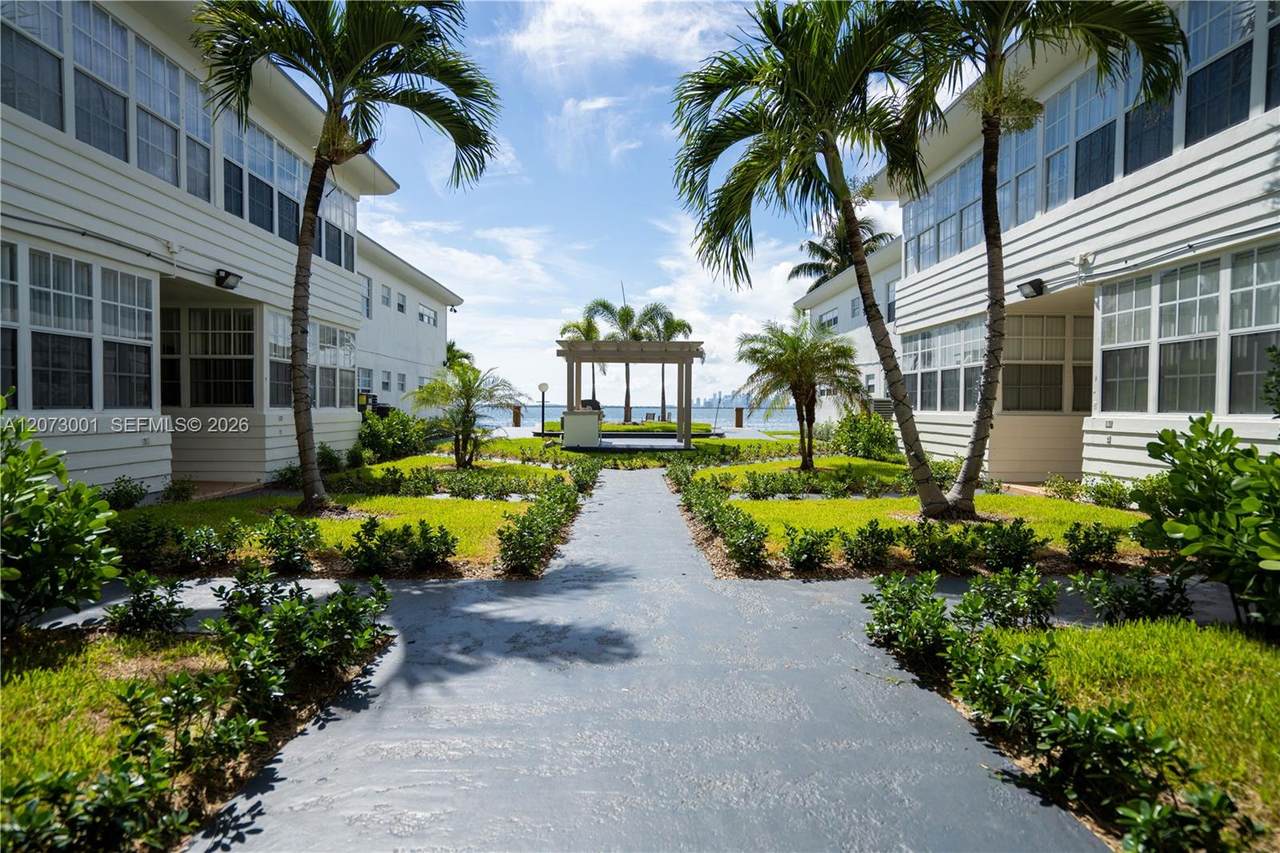 https://bt-photos.global.ssl.fastly.net/miami/1280_boomver_1_A12073001-2.jpg